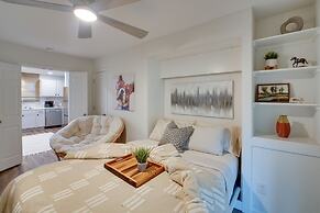 3 Mi to Dtwn Hot Springs: Modern Condo!