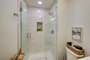 3 Mi to Dtwn Hot Springs: Modern Condo!