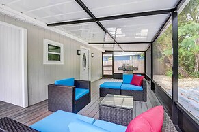 Sarasota Home w/ Screened Porch, Walk To Zoo!