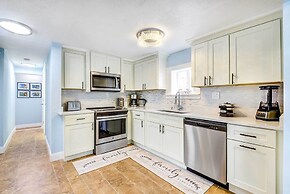 Sarasota Home w/ Screened Porch, Walk To Zoo!