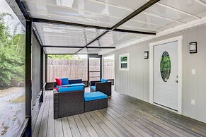 Sarasota Home w/ Screened Porch, Walk To Zoo!