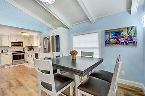 Sarasota Home w/ Screened Porch, Walk To Zoo!