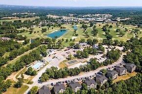 Branson Retreat w/ Pool Access ~ 3 Mi to Dtwn