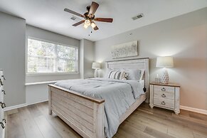 Branson Retreat w/ Pool Access ~ 3 Mi to Dtwn