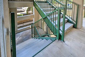 Branson Retreat w/ Pool Access ~ 3 Mi to Dtwn