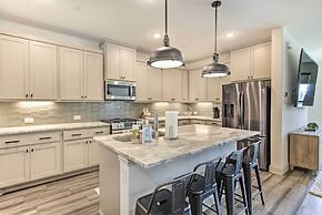 7 Mi to Lewisville Lake: Family Townhome in Frisco