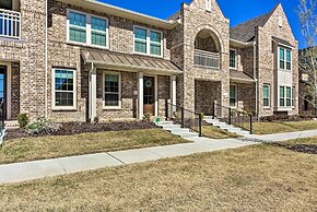 7 Mi to Lewisville Lake: Family Townhome in Frisco
