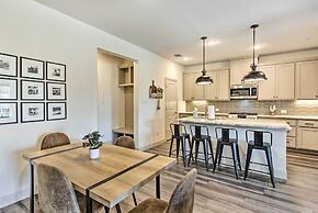 7 Mi to Lewisville Lake: Family Townhome in Frisco