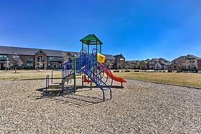 7 Mi to Lewisville Lake: Family Townhome in Frisco