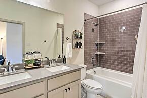 7 Mi to Lewisville Lake: Family Townhome in Frisco