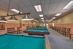 Bright Home: Pool Access & Screened-in Porch!