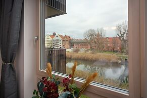 Maya's 22 - River view