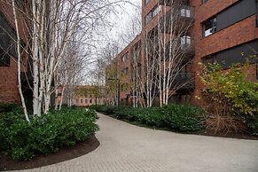 Maya's 22 - River view