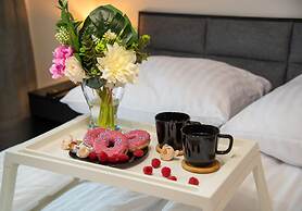 Maya's 22 - River view