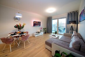 Maya's 22 - River view