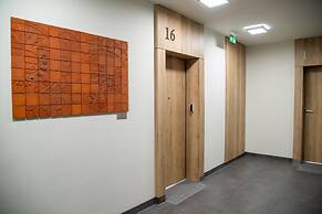 Maya's 22 - River view