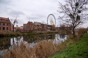 Maya's 22 - River view