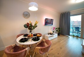 Maya's 22 - River view