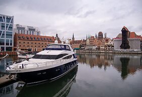 Maya's 22 - River view