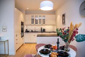 Maya's 22 - River view