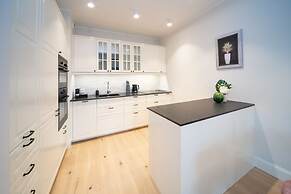 Maya's 22 - River view