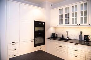 Maya's 22 - River view