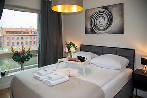 Maya's 22 - River view