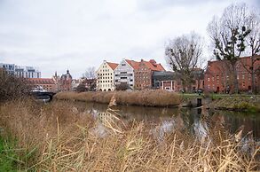 Maya's 22 - River view