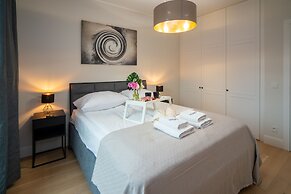 Maya's 22 - River view