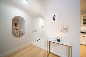 Maya's 22 - River view