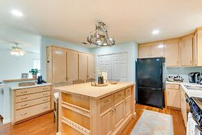 Bright Navarre Vacation Rental, 2 Mi to Beach!