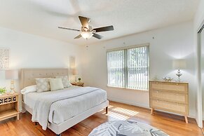 Bright Navarre Vacation Rental, 2 Mi to Beach!