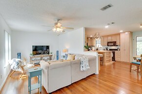 Bright Navarre Vacation Rental, 2 Mi to Beach!
