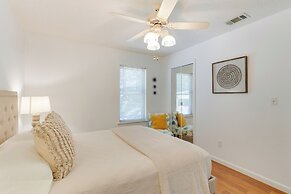 Bright Navarre Vacation Rental, 2 Mi to Beach!