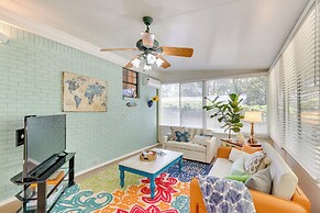 Bright Navarre Vacation Rental, 2 Mi to Beach!