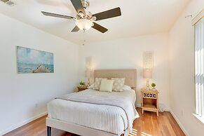 Bright Navarre Vacation Rental, 2 Mi to Beach!