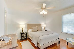 Bright Navarre Vacation Rental, 2 Mi to Beach!