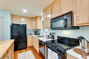 Bright Navarre Vacation Rental, 2 Mi to Beach!