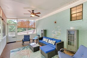 Bright Navarre Vacation Rental, 2 Mi to Beach!