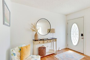 Bright Navarre Vacation Rental, 2 Mi to Beach!