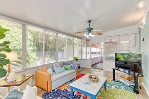 Bright Navarre Vacation Rental, 2 Mi to Beach!