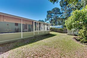 Bright Navarre Vacation Rental, 2 Mi to Beach!