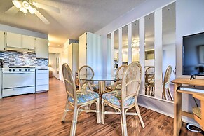 Hawaii Haven: Condo w/ Community Pool, Ocean Views