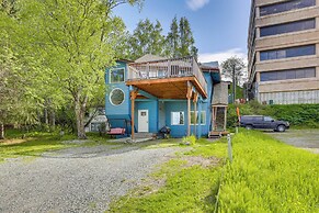 Rustic Anchorage Hideaway: Walk to Coastal Trail!