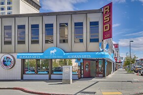 Rustic Anchorage Hideaway: Walk to Coastal Trail!