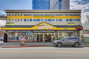 Rustic Anchorage Hideaway: Walk to Coastal Trail!