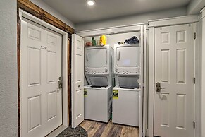 Rustic Anchorage Hideaway: Walk to Coastal Trail!