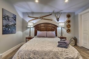 Rustic Anchorage Hideaway: Walk to Coastal Trail!