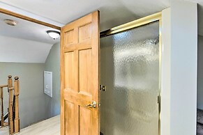 Lake Cabin in Honor w/ Hot Tub, Dock & Sauna!