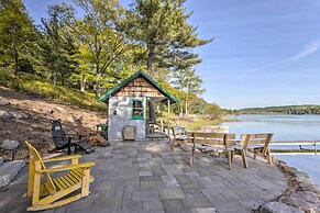 Lake Cabin in Honor w/ Hot Tub, Dock & Sauna!